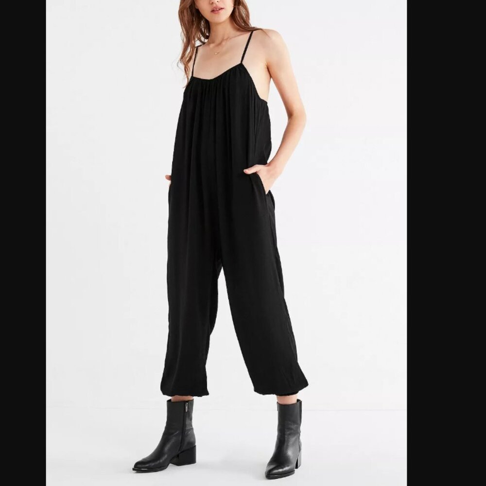 Urban Outfitters SMALL Slouchy Leg Black Jumpsuit Jogger Leg‎ Viscose